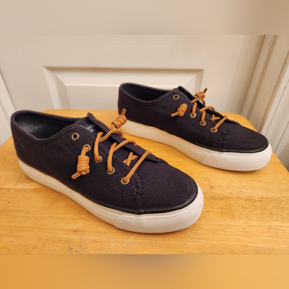 Women's Sperry's Black Canvas Size 9